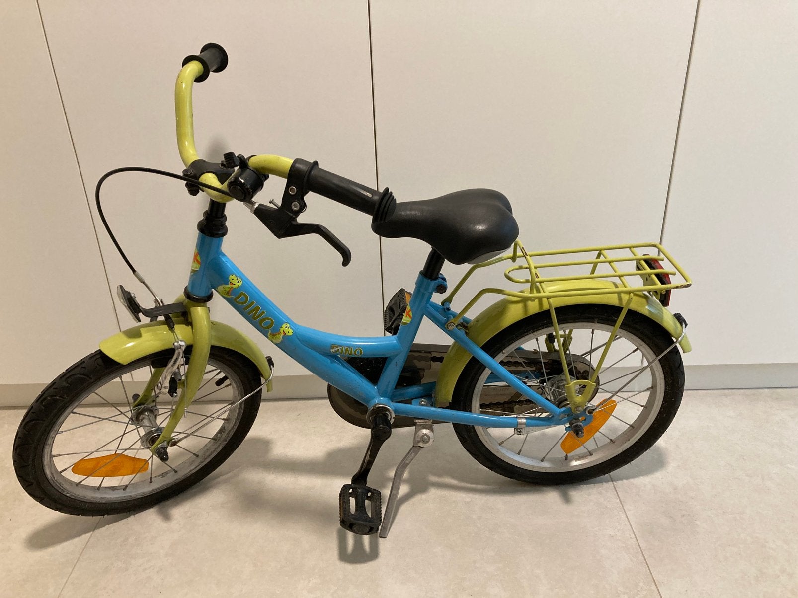 Kinderfiets 5-8j met dino’s en terugtraprem, Fietsen en Brommers, Ophalen, Zo goed als nieuw, Terugtraprem