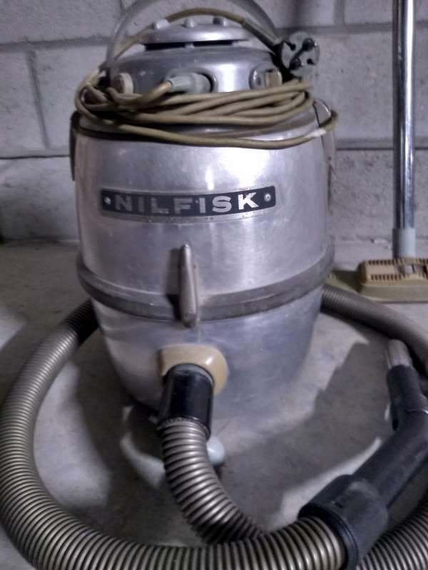 Vintage stofzuiger Nilfisk GA70, Enlèvement