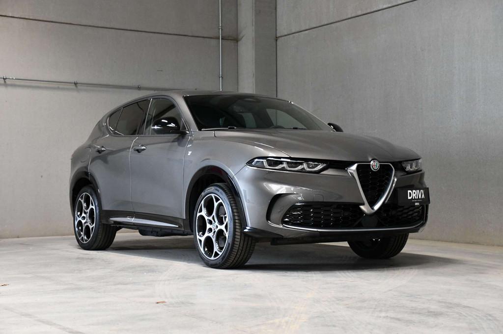 Alfa Romeo Tonale Ti - Plug-in - 1.3 - 4x4 - Carplay - ACC -, Auto's, Automaat, Parkeersensor, Gebruikt, Zwart