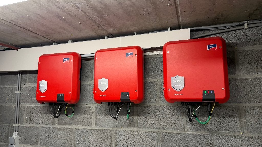 SMA Sunny Boy omvormer – zeer goede staat, Doe-het-zelf en Bouw, Ophalen, Zo goed als nieuw