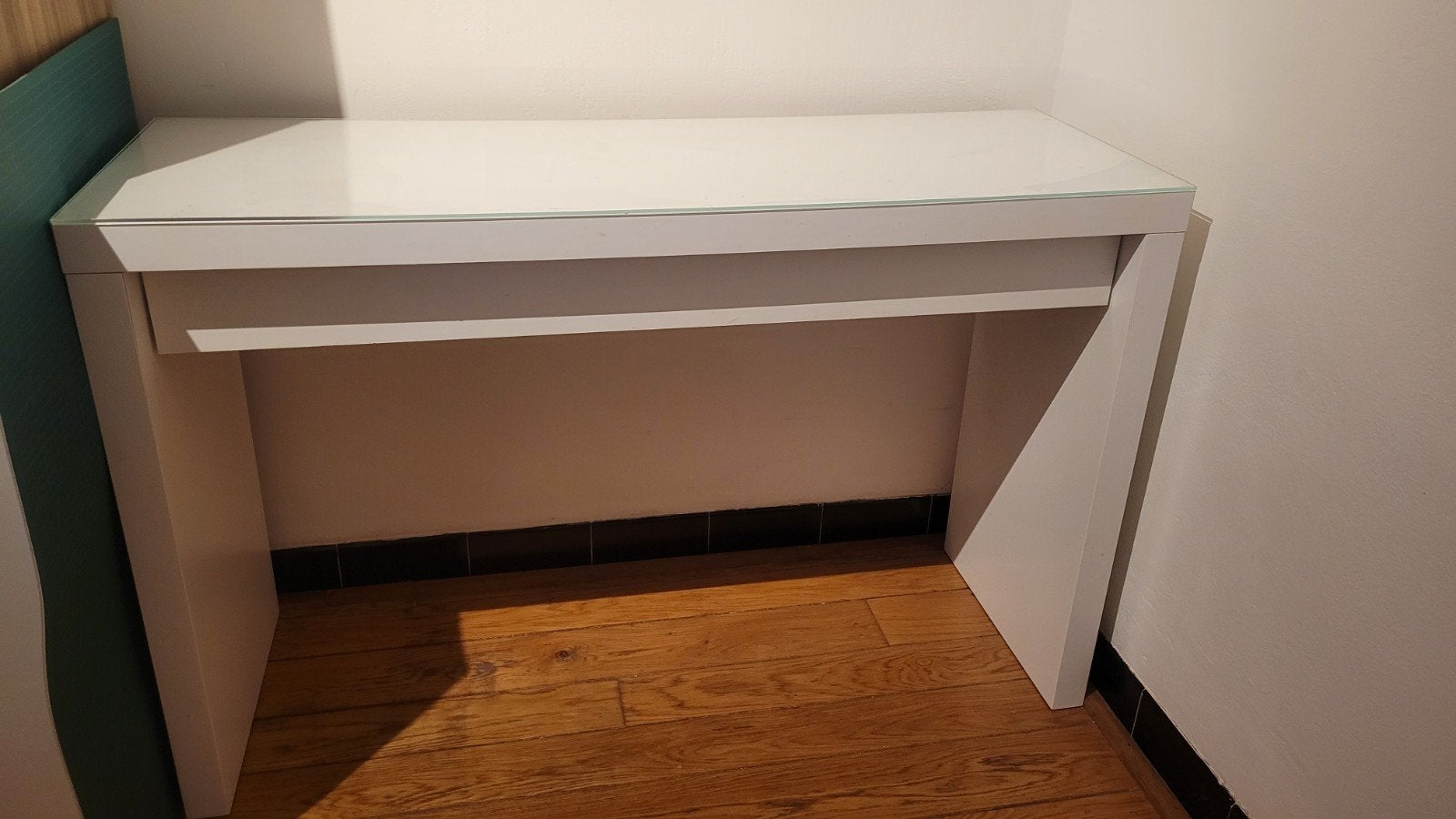 Coiffeuse IKEA Malm, Enfants & Bébés, Chambre d'enfant | Lits superposés & Lits mezzanines, Enlèvement