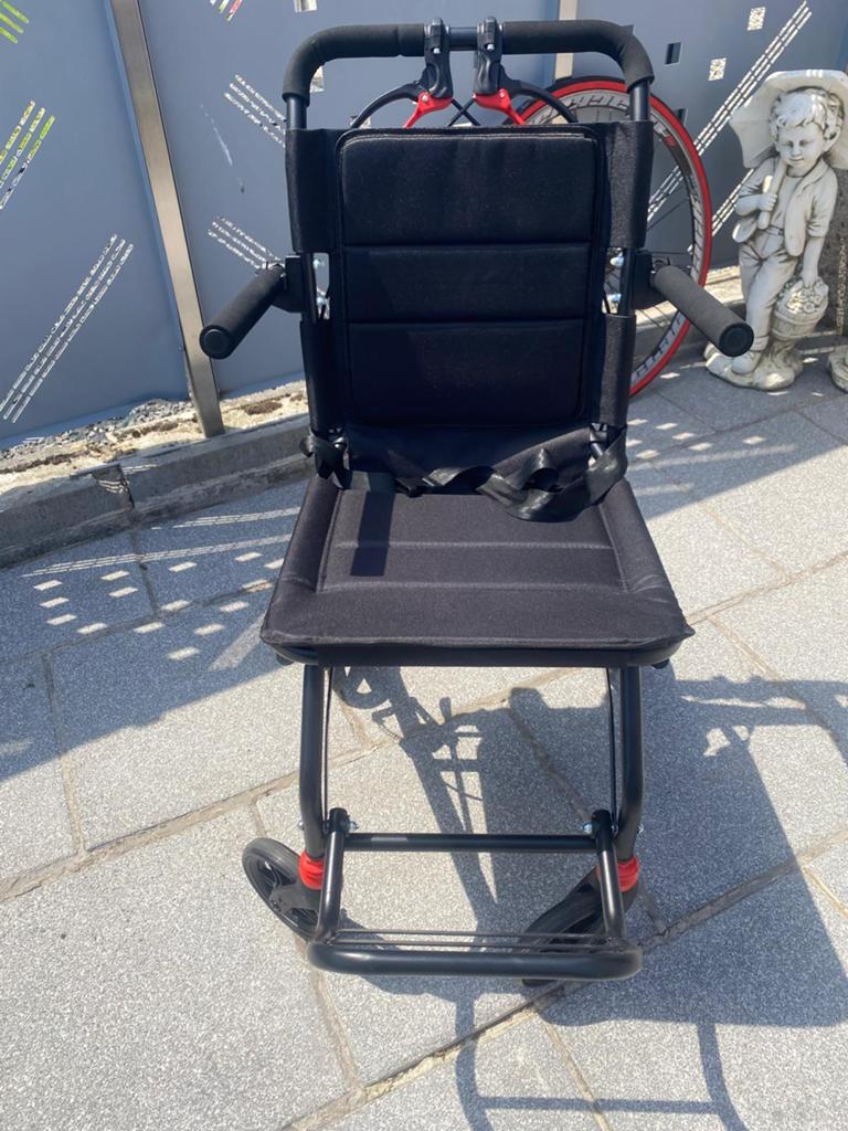 Petit fauteuil roulant pliable comme neuf, à peine utilisé, Enlèvement, Pliant, Comme neuf, Fauteuil roulant à pousser