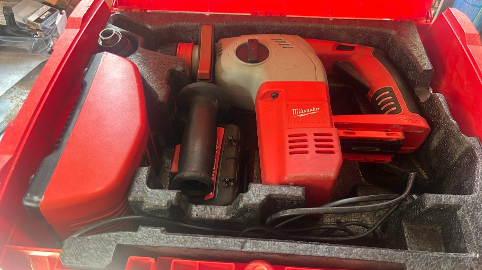 TE KOOP!!! Milwaukee 28v klopboor. ACCU DEFECT!, Ophalen of Verzenden, Zo goed als nieuw