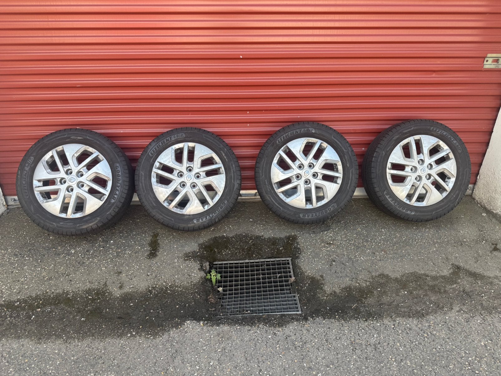 Nieuwe banden ! Goodyear 215/60R17C, Neuf, Pneus été, Enlèvement, Pneu(s)