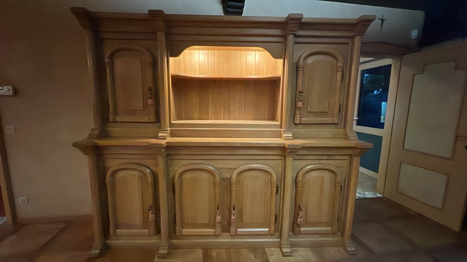 Massief houten kast, Ophalen