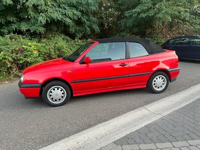 VW Golf Cabrio - oldtimer, goede staat, Auto's, Oldtimers, Voorwielaandrijving, 4 zetels, Stof, Zwart