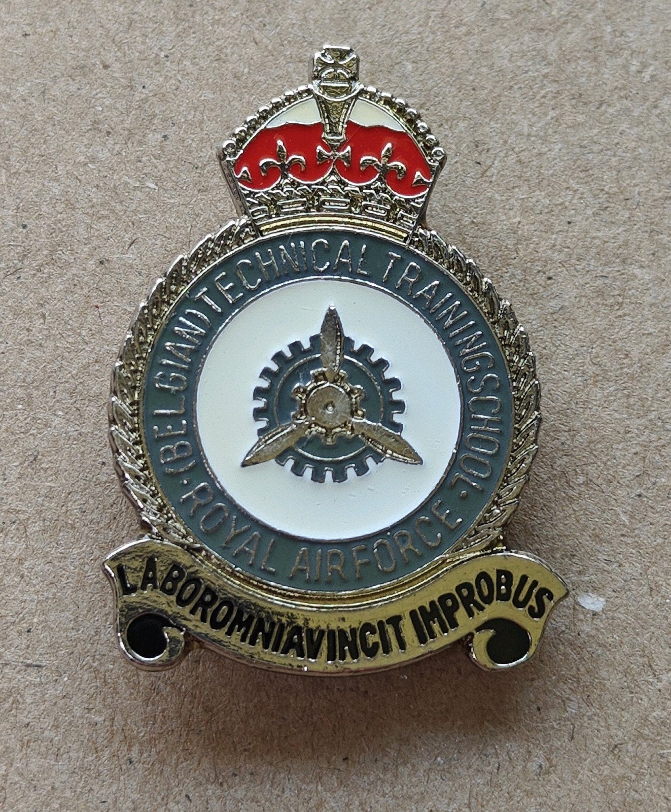 École de formation technique de la Royal Air Force (Belgique, Enlèvement ou Envoi, Armée de l'air, Emblème ou Badge
