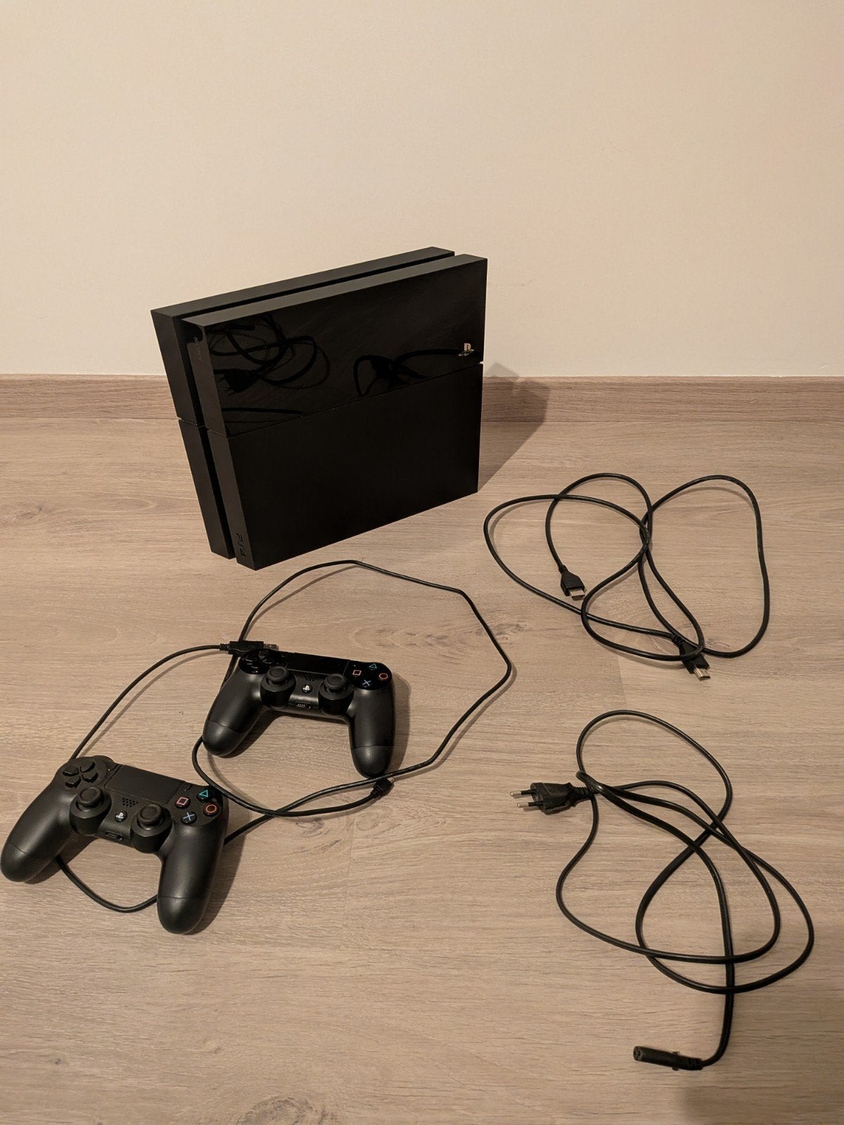 PS4 500gb + 2 manettes, Consoles de jeu & Jeux vidéo, Consoles de jeu | Sony PlayStation 4, Enlèvement
