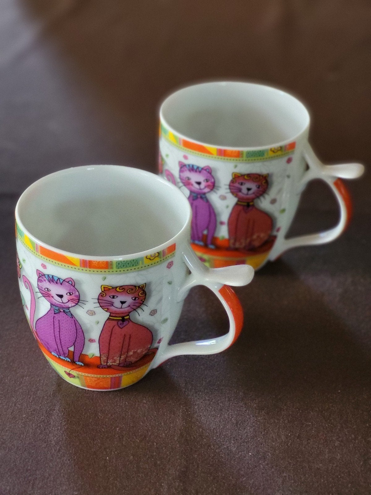 2 grote porseleinen mokken met kattenmotief Cha Cult, Huis en Inrichting, Keuken | Servies, Ophalen, Mok