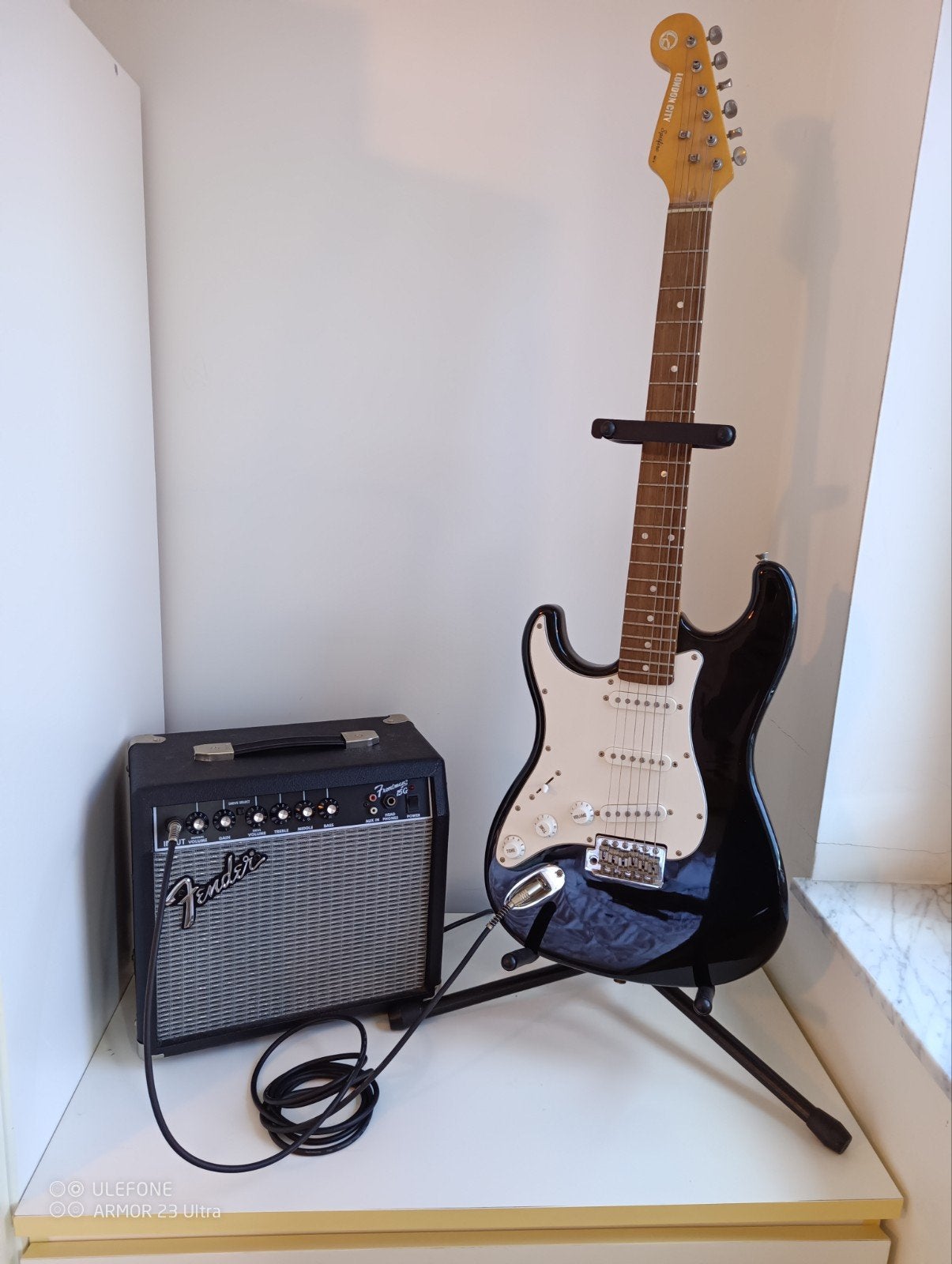 elektrische gitaar London city,Fender versterker 15 w., Muziek en Instrumenten, Ophalen, Fender, Met versterker, Zo goed als nieuw