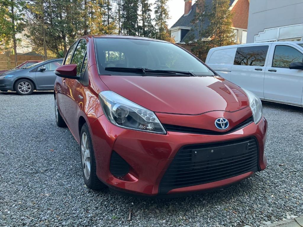 Toyota Yaris 1.5 Hybrid - Caméra de stationnement - Garantie, Autos, Toyota, Rouge, Euro 5, Achat, Entreprise