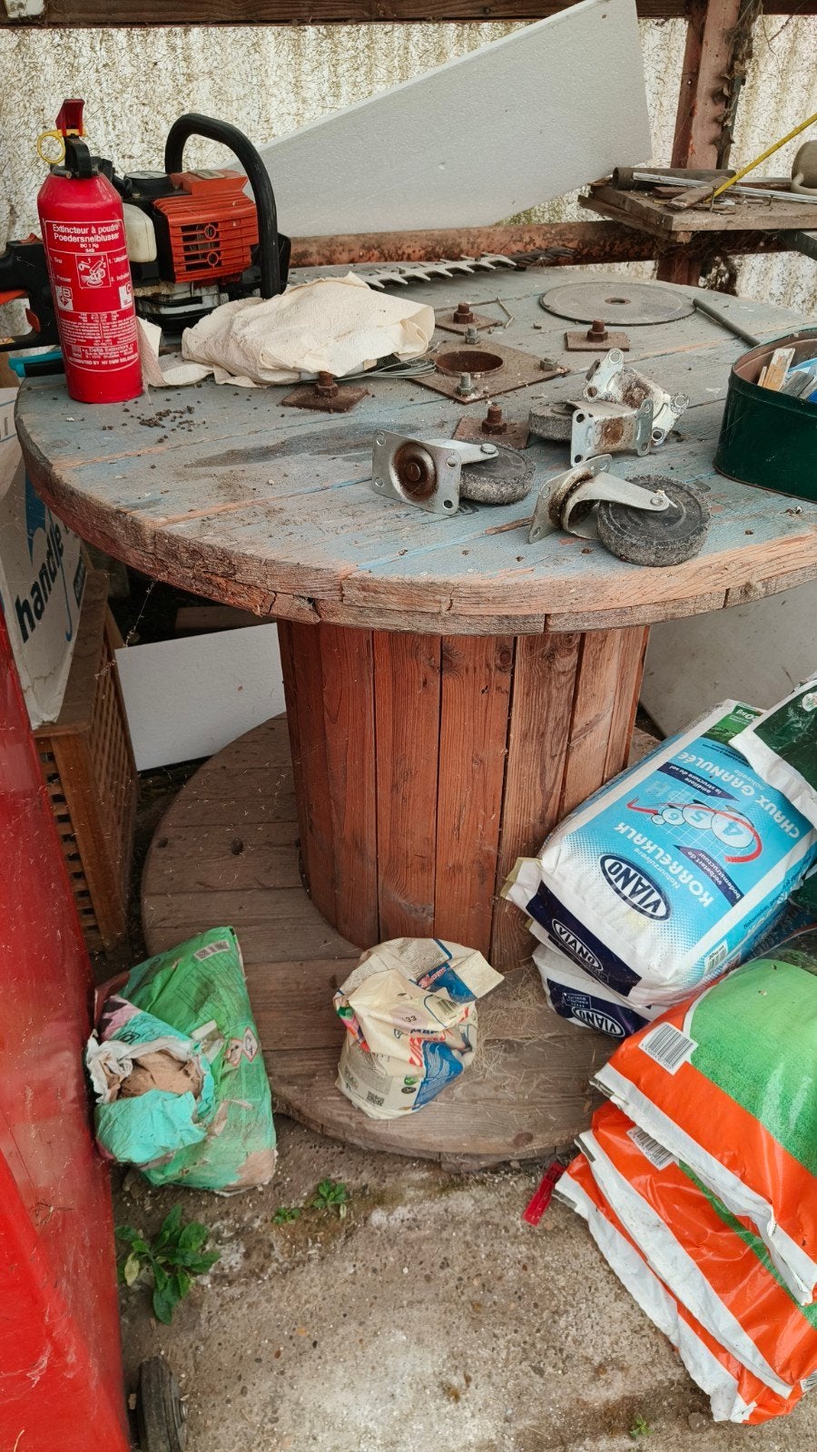 Bobijn met steigerhouten krukken, Ophalen, Gebruikt