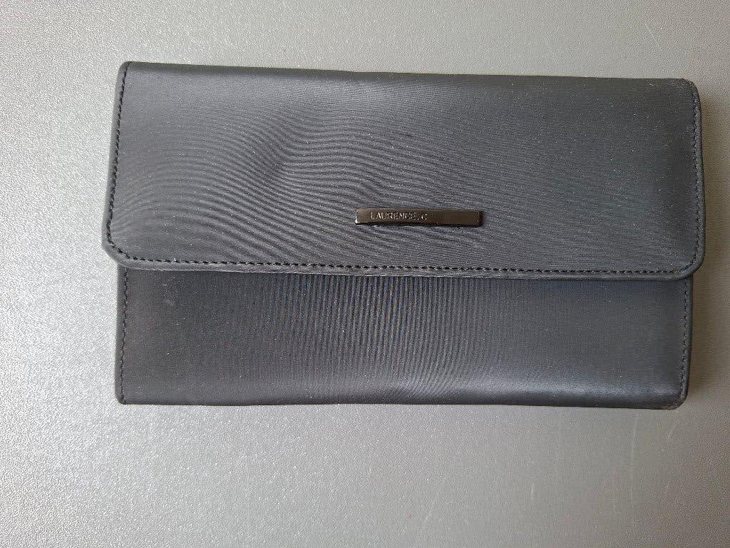 NIEUWE zwarte trifold portefeuille Laurence C, Handtassen en Accessoires, Tassen | Damestassen, Ophalen of Verzenden, Nieuw, Zwart