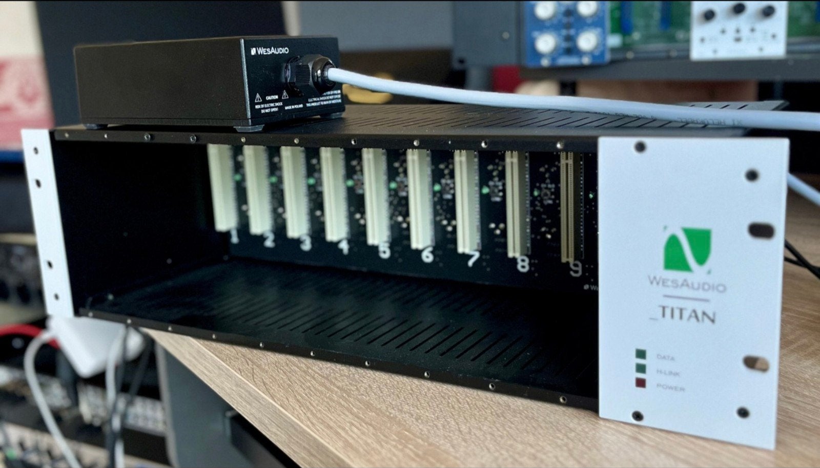 WesAudio Titan 10-Slot Powered ng500 – 500 Series lunchbox, Audio, Tv en Foto, Ophalen of Verzenden, Audio