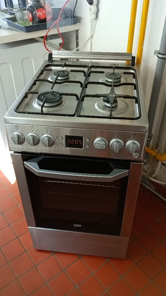 Beko gasfornuis 50cm gas + elektrische oven, Elektronische apparatuur, Fornuizen, Ophalen, 4 kookzones, Zo goed als nieuw, Energieklasse A of zuiniger