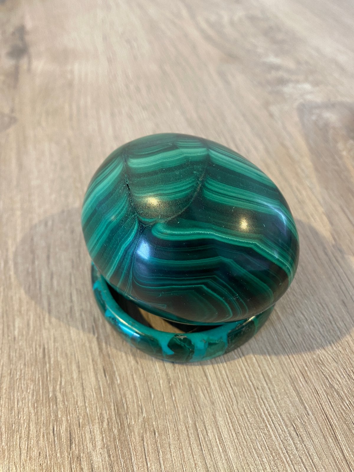 Œuf en malachite naturelle – 700 g – Très beau veinage, Ophalen, Zo goed als nieuw