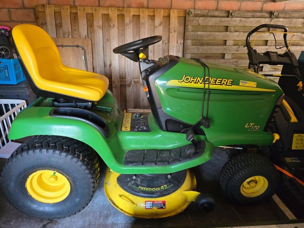 Gezocht, John Deere LT 170 , niet te koop aangeboden., Ophalen