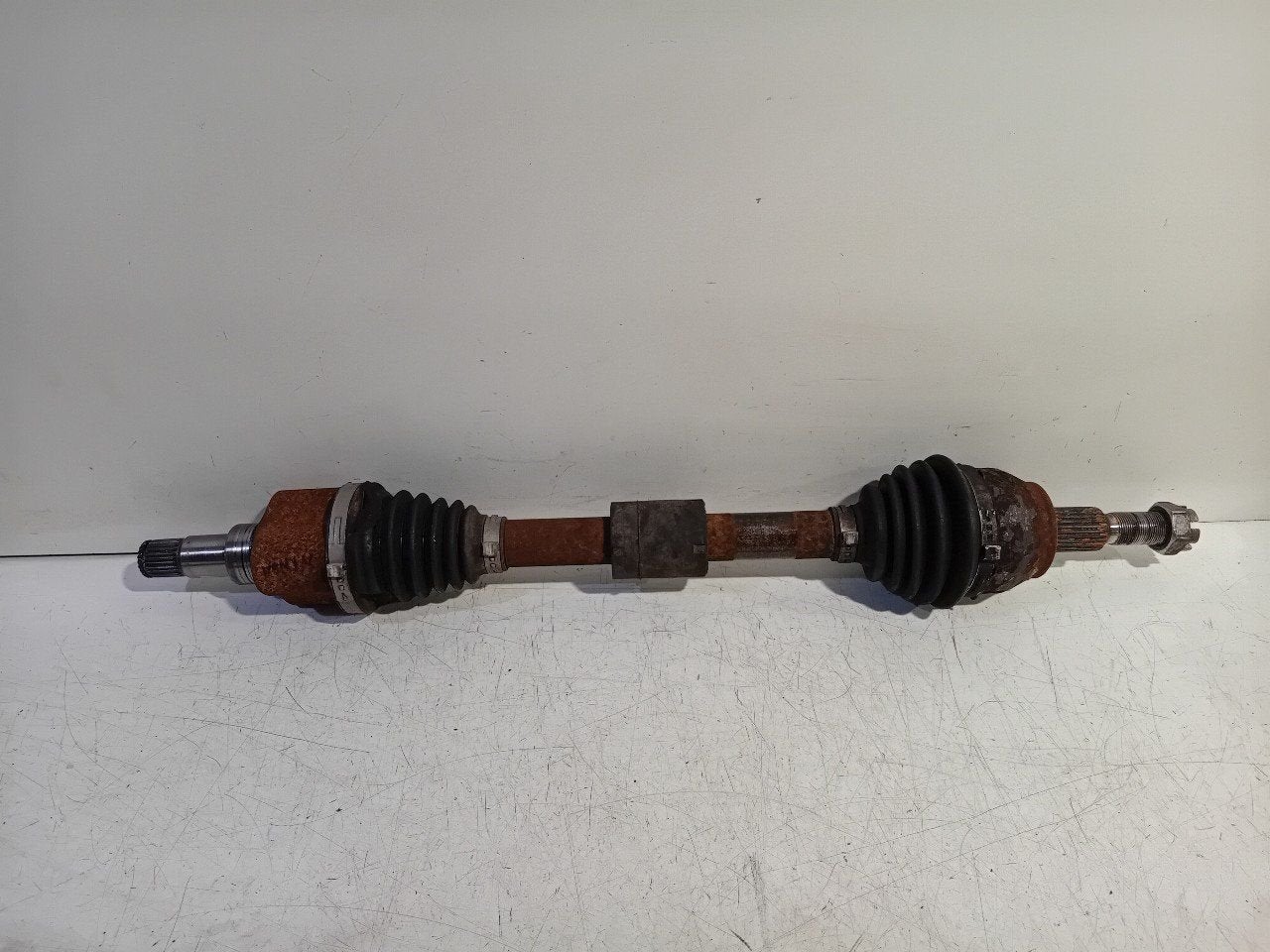 Aandrijfas links voor Ford Focus, Onderdelen@venauto.nl, Van der Ven Autorecycling B.V., Ettenseweg 76, 4706 PB Roosendaal, The Netherlands