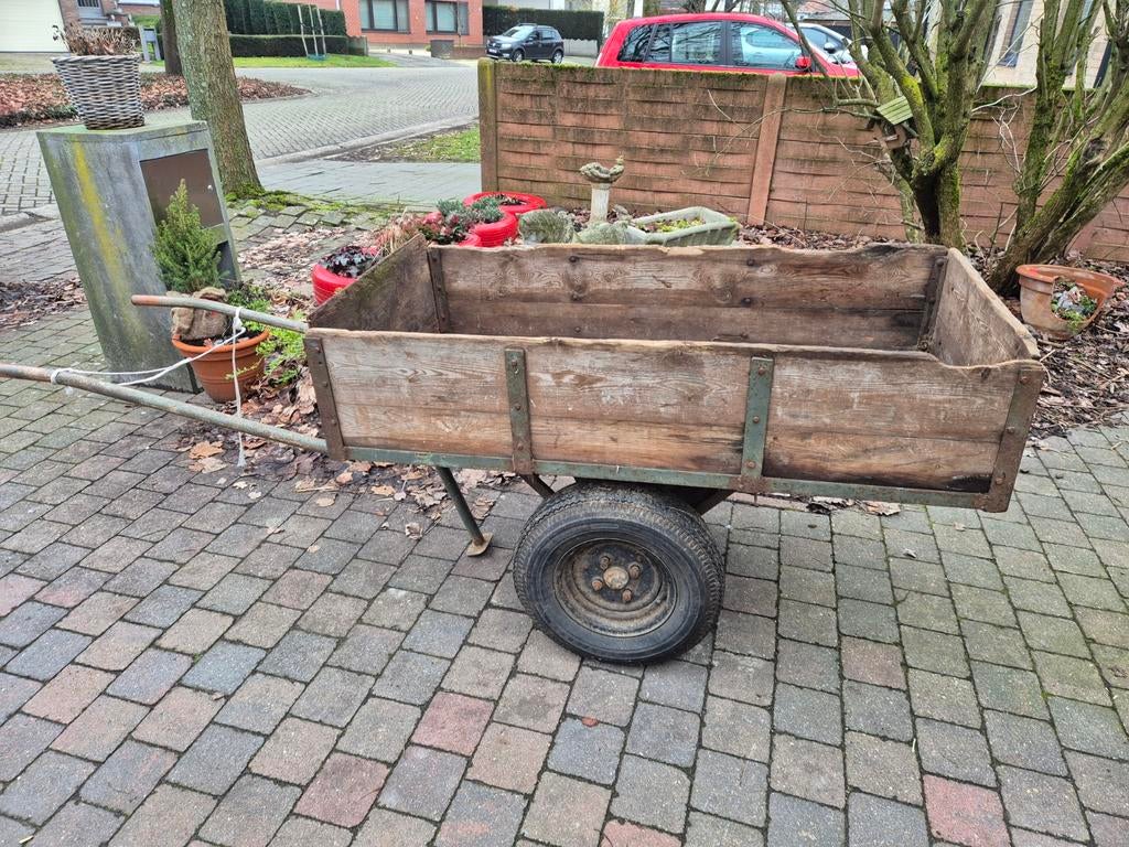 Antieke zware kar in goede staat, Ophalen