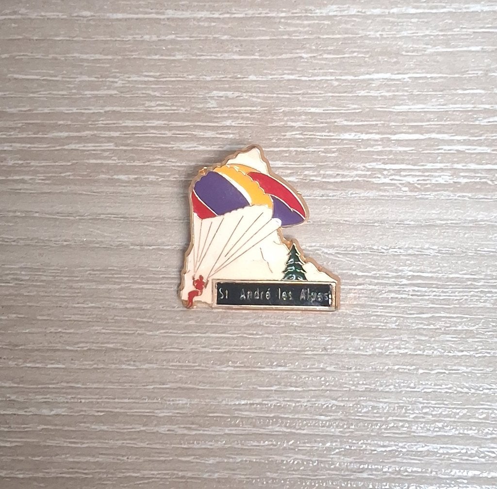 PIN - SAINT-ANDRÉ-LES-ALPES - FRANCE - FRANKRIJK - PARACHUTE, Verzenden, Gebruikt, Stad of Land, Speldje of Pin