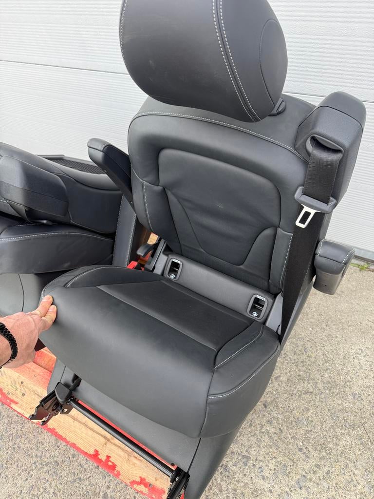 Mercedes V-klasse= Twee stoelen + tafel + kofferplank, Enlèvement