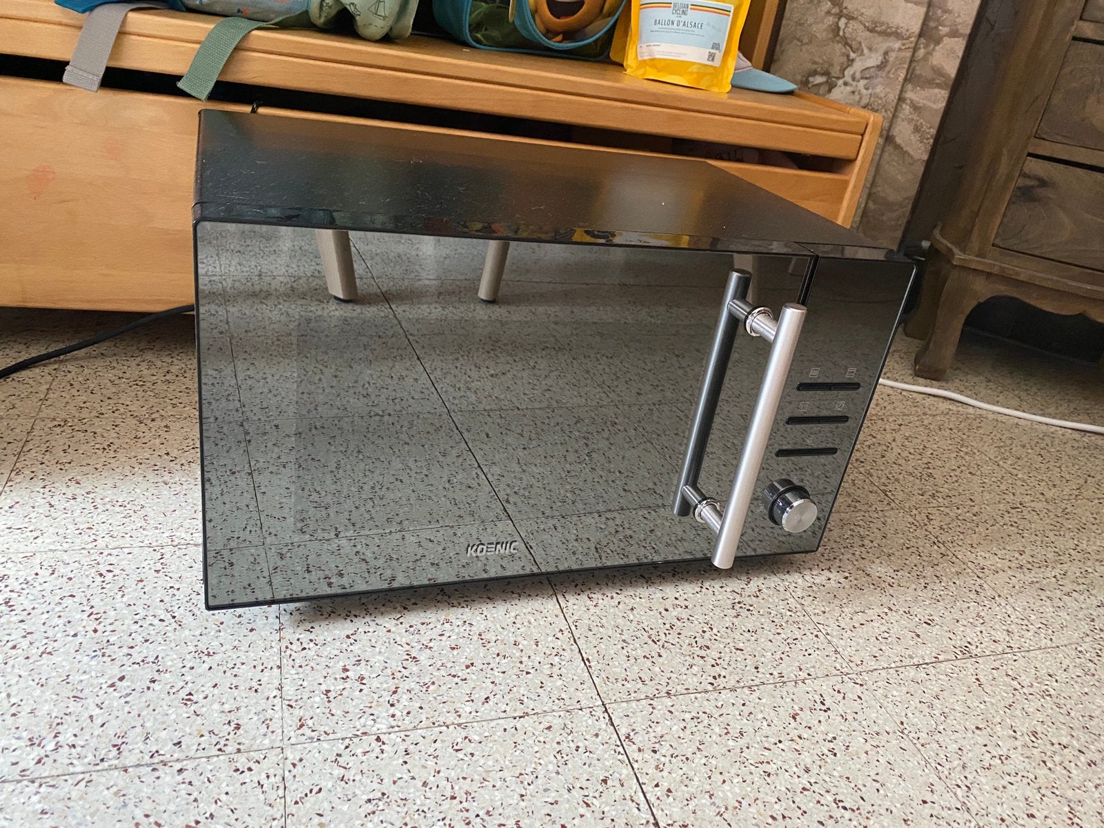 Microgolf Koenic (output 900watt) met grillfunctie, Comme neuf, Enlèvement, 45 à 60 cm, Gril