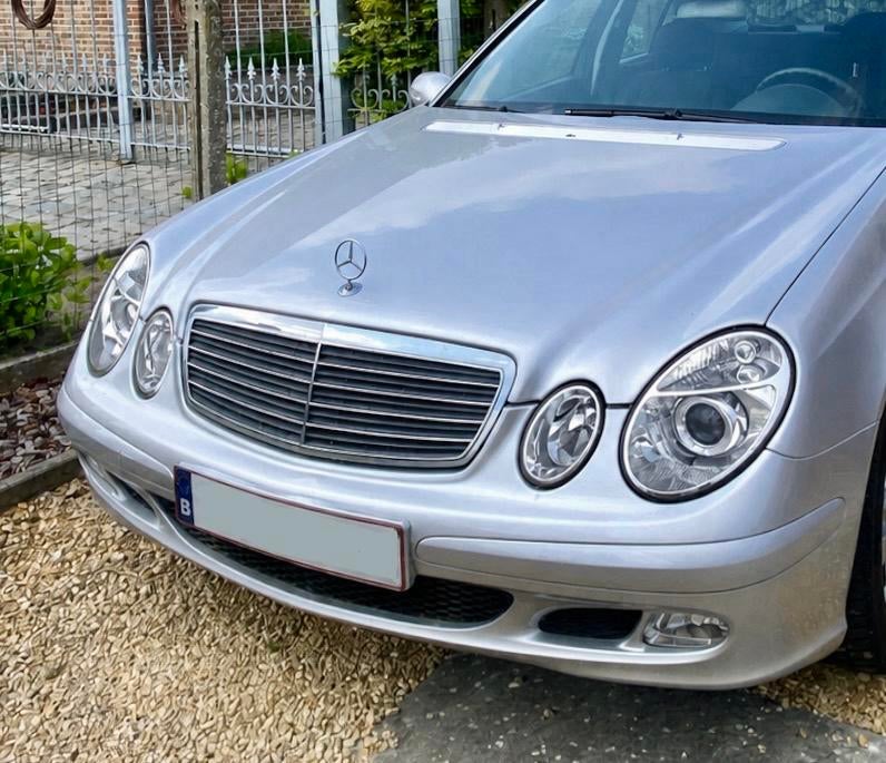 Calandre Mercedes W211, Enlèvement, Avant