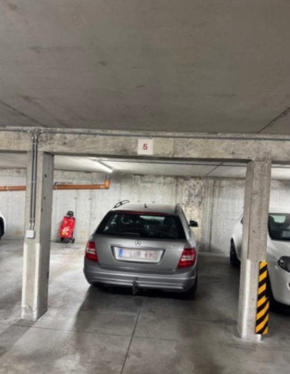 Emplacement de parking sécurisé, Bruxelles
