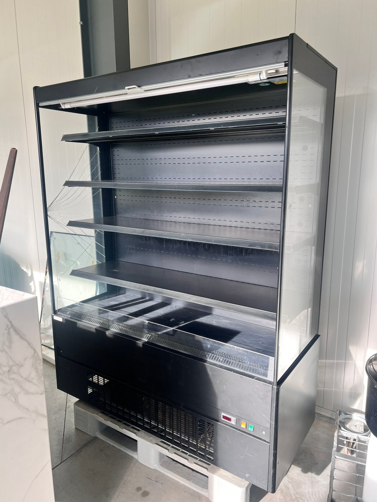 Wandkoeling gebarsten glas, Ophalen