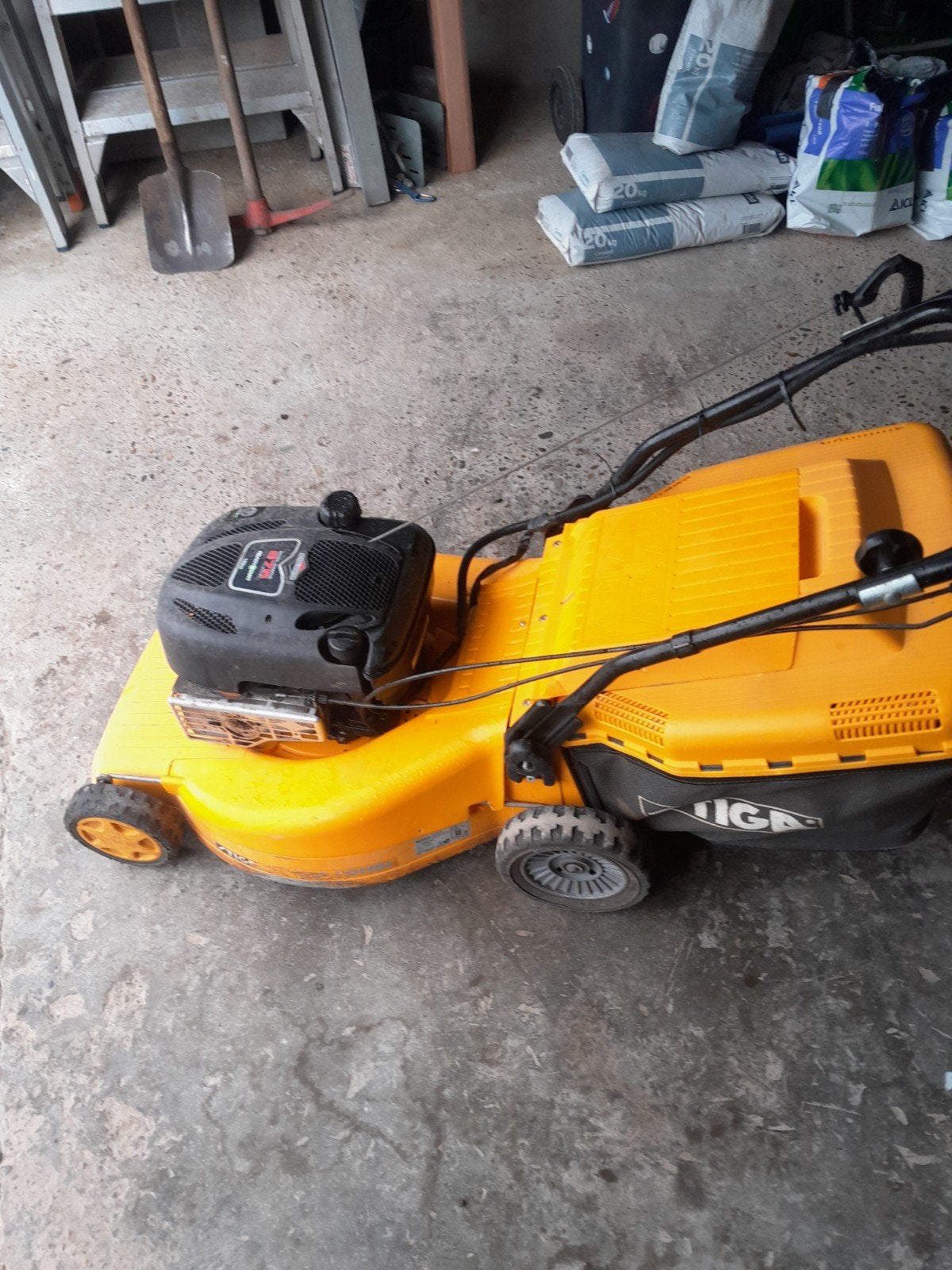 Grasmaaier stiga turbo combi
Zelftrekker met elektrische sta, Enlèvement, Démarrage électrique