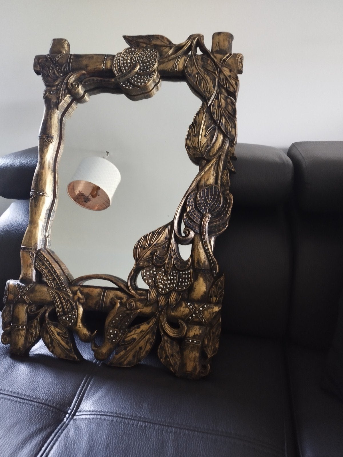 Miroir mural avec son cadre en bois, Enlèvement