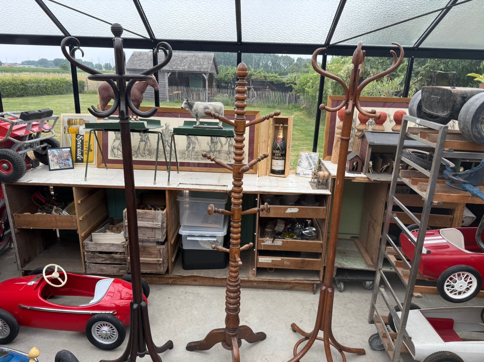 Portemanteaux Thonet, Enlèvement
