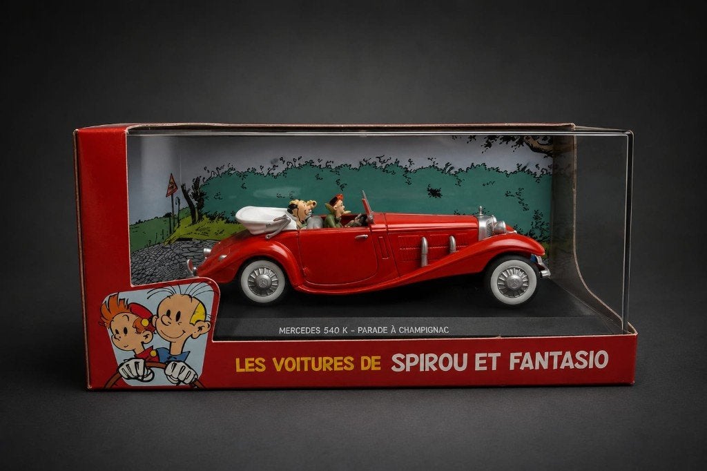 Spirou, miniatuur die de rode Mercedes 540 K voorstelt., Verzamelen, Ophalen, Overige figuren, Nieuw, Beeldje of Figuurtje