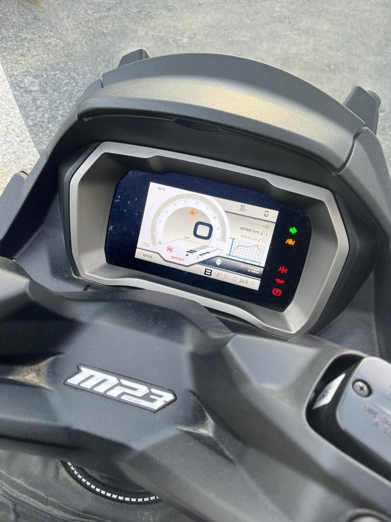 PIAGGIO MP3 2024  12500 KM, Motos, Motos | Piaggio, Scooter, Occasion, Poignées chauffantes, Particulier