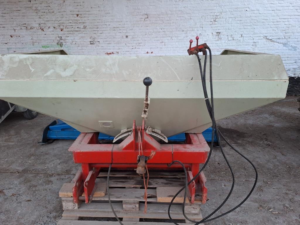 Distributeur d engrais Rauch ZSB 1100 L., Zakelijke goederen, Landbouw | Werktuigen, Ophalen, Rauch, Xxxxxx, Xxxx