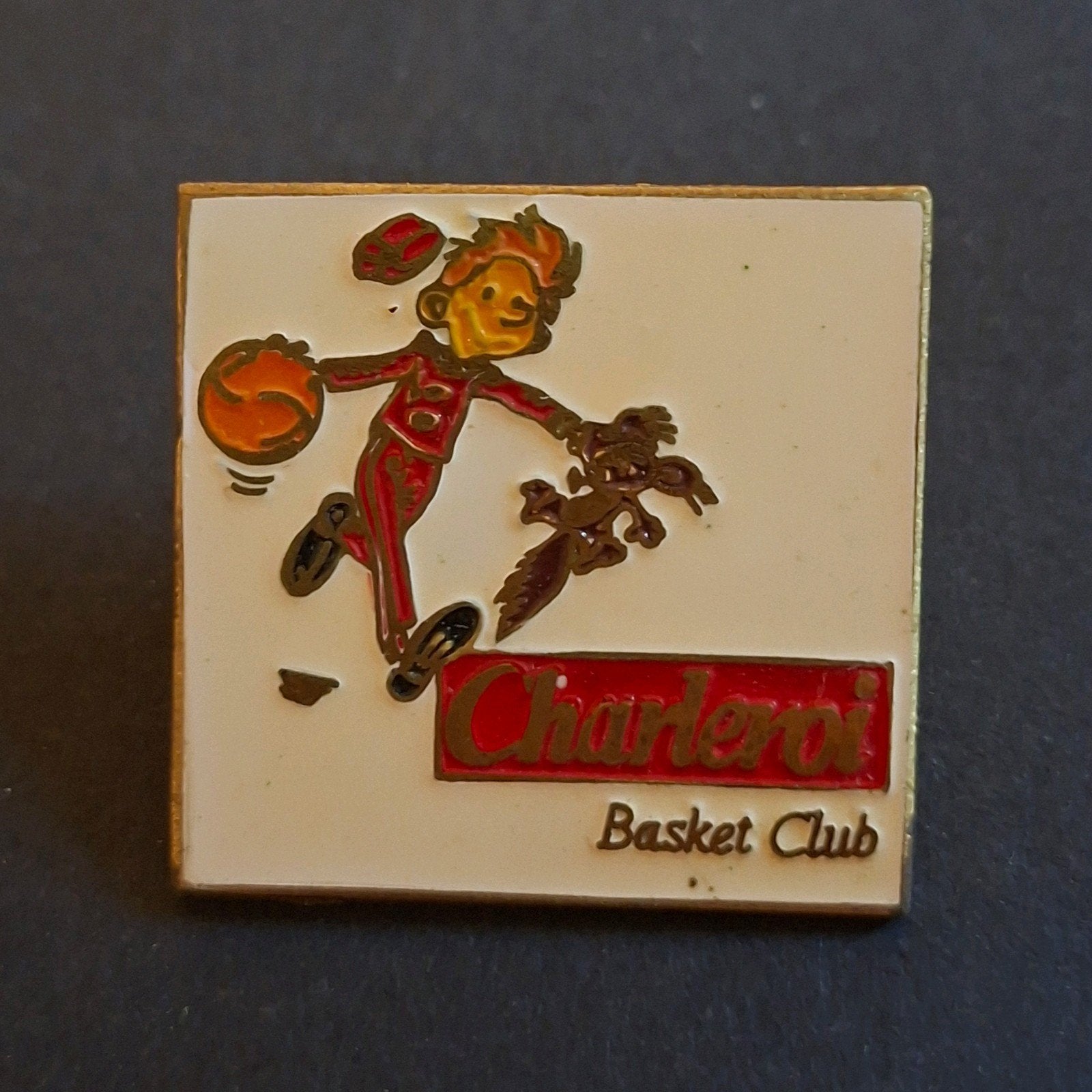 Robbedoes Charleroi Basket Club pin, Verzamelen, Speldjes, Pins en Buttons, Ophalen of Verzenden, Zo goed als nieuw, Figuurtje