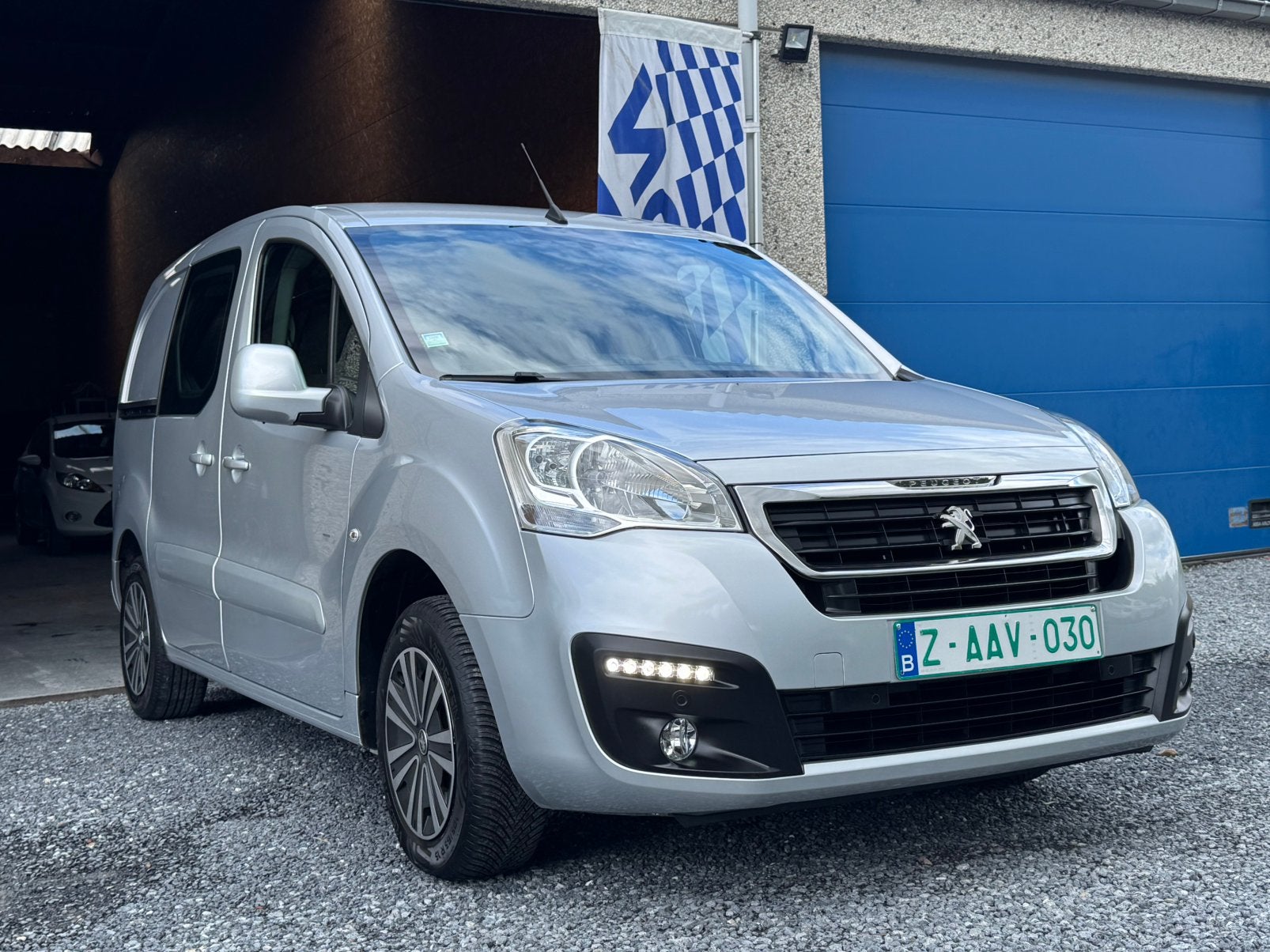 1.6 hdi*3places*carplay*capteur av et ar*attache remorque …., Argent ou Gris, Euro 6, 3 places, Boîte manuelle