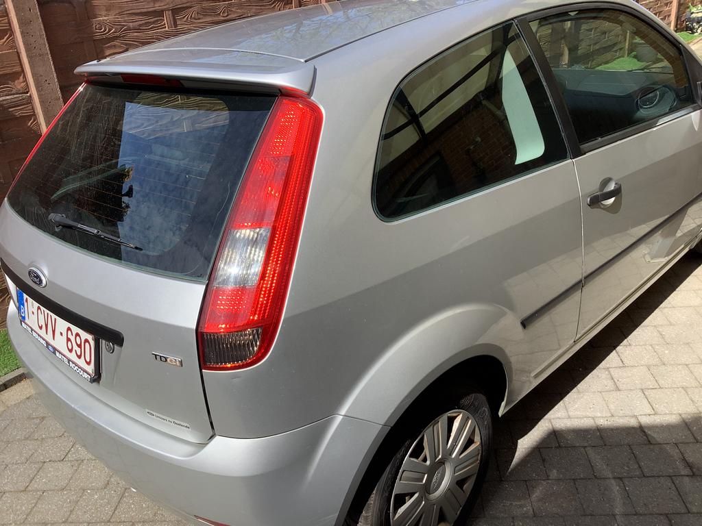 Ford fıesta 1.4 diesel goed gekeurd voor verkoop, Auto's, Particulier, Fiësta, Zilver of Grijs, Te koop