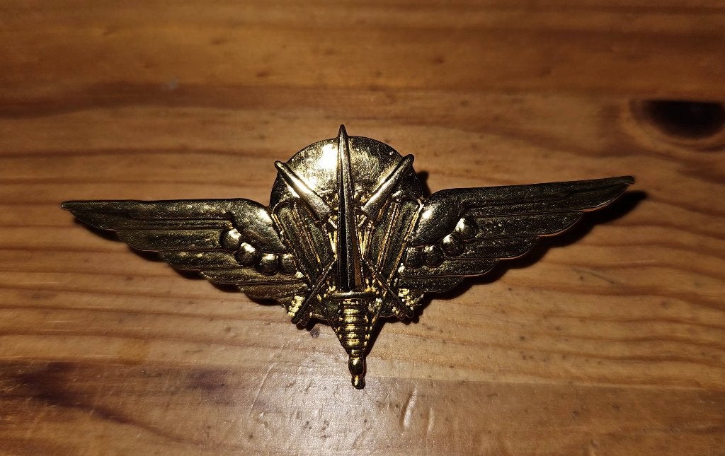 mutsteken 35e batterij AA paracommando, Verzamelen, Militaria | Algemeen, Verzenden, Luchtmacht, Embleem of Badge