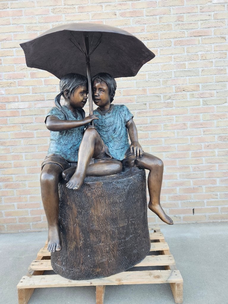 BRONZEN KINDEREN ONDER PARAPLU GROTE ZWARE BRONS LAGE PRIJS!, Ophalen of Verzenden, Nieuw, Hout, Mensenbeeld