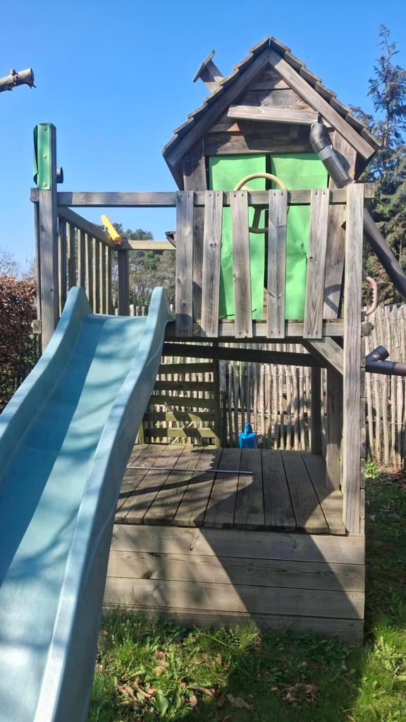 Houten speelhuisje met zandbak, Enlèvement