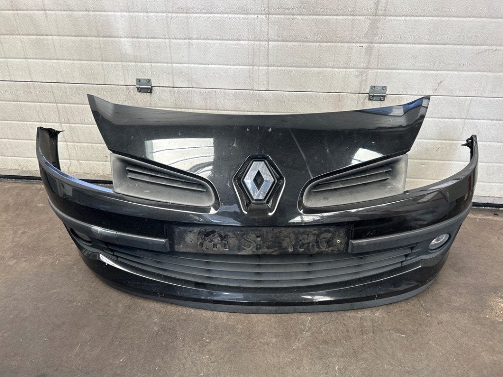 BUMPER VOOR Renault Clio III (BR / CR) (01-2005/12-2014), Gebruikt, Voor, Renault, Bumper