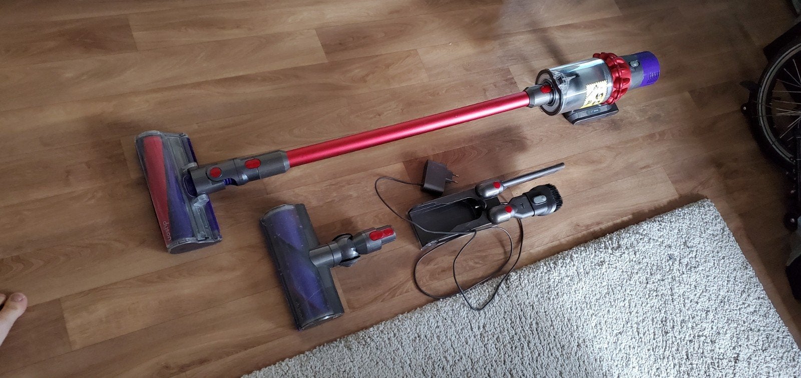 dyson v10 defect
hij werkt soms wel dan valt hij uit.
met ac, Ophalen of Verzenden, Dyson