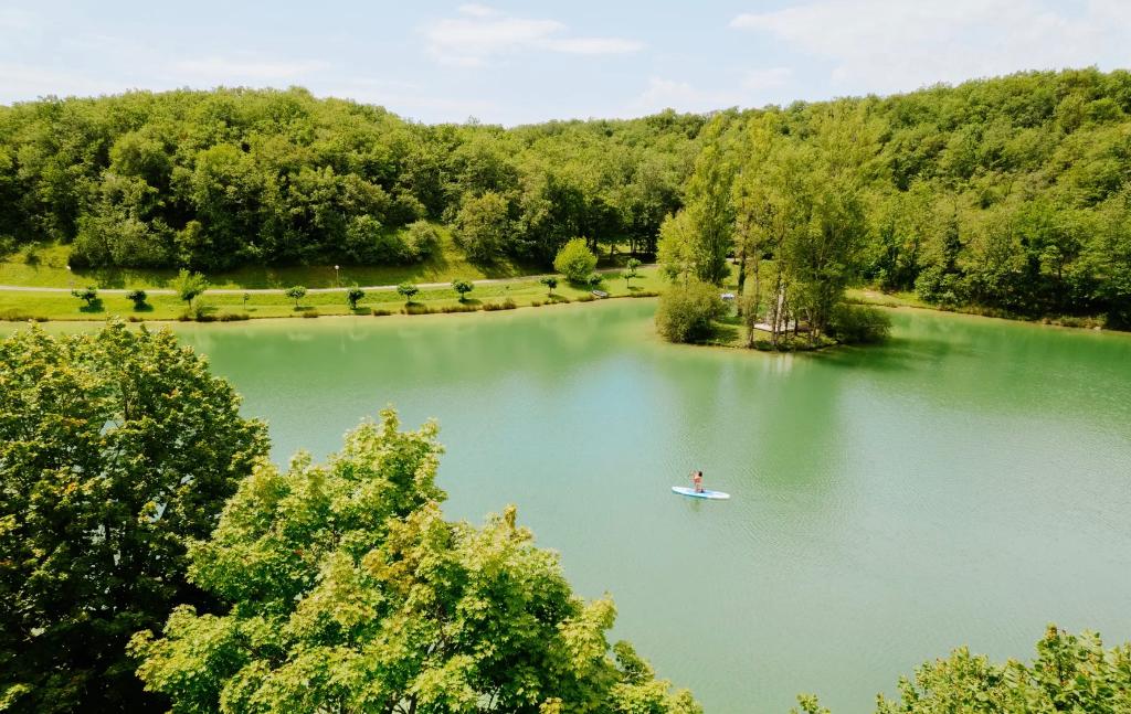 Gîte 6 personnes au Lac des Chênes – Sud-Ouest de la France, Eigenaar, 6 personen, Wasmachine, Midi-Pyreneeën