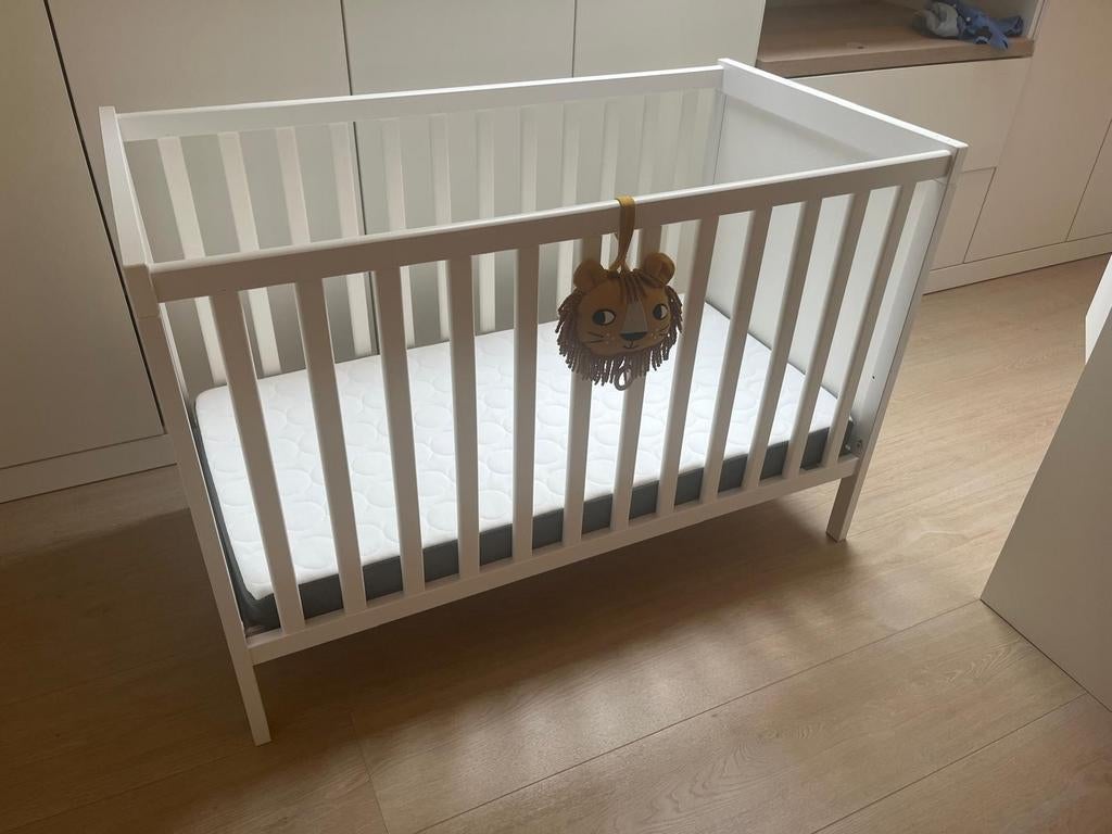 IKEA Sundvik bedje met matras - zeer goede staat, Ophalen