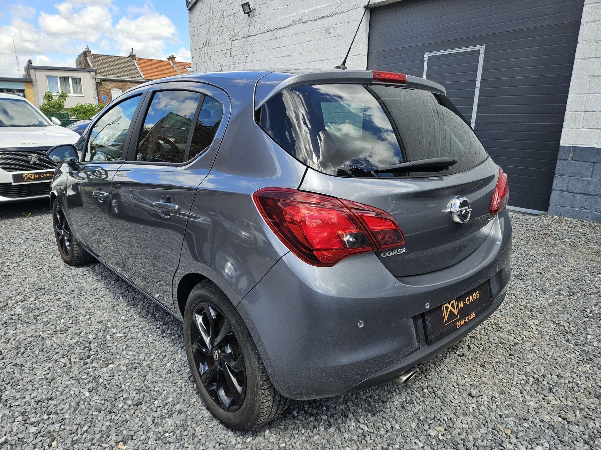 Opel Corsa BLACK EDITION * CRUISE * ECRAN *, Autos, Argent ou Gris, Euro 6, Boîte manuelle, Noir