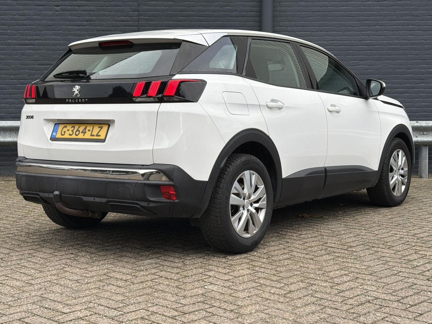 Peugeot 3008 1.2 PureTech Blue Lease Executive | € 7.400,- N, Auto's, Parkeersensor, Zwart, Wit, Bedrijf