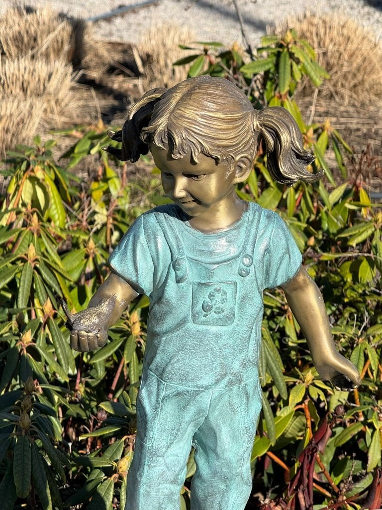 Meisje met vogel in haar hand - bronzen beeld, Ophalen of Verzenden