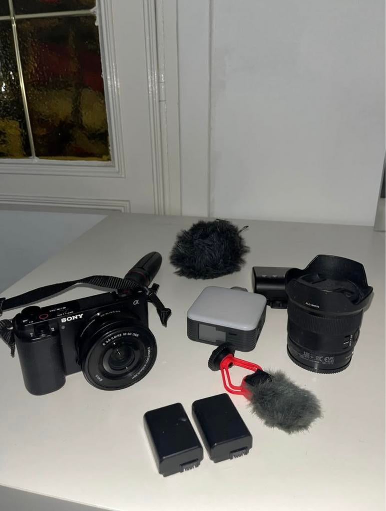 Sony zv-e10 avec accessoires, Ophalen, Zo goed als nieuw, Sony