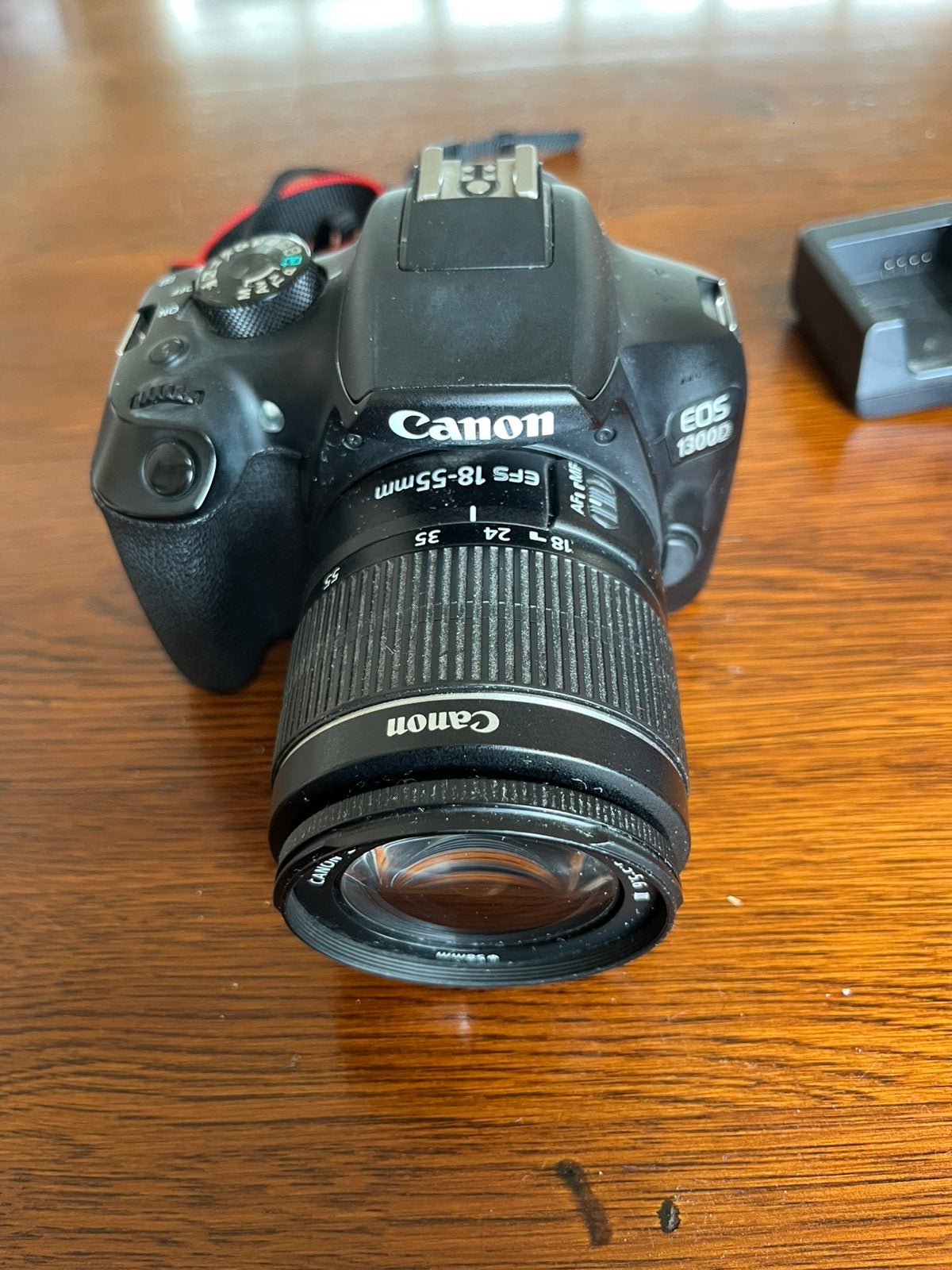 Canon 1300 d incl 18-55mm canon lens 2  accu’s en lader, Audio, Tv en Foto, Fotocamera's Digitaal, Ophalen of Verzenden, Zo goed als nieuw